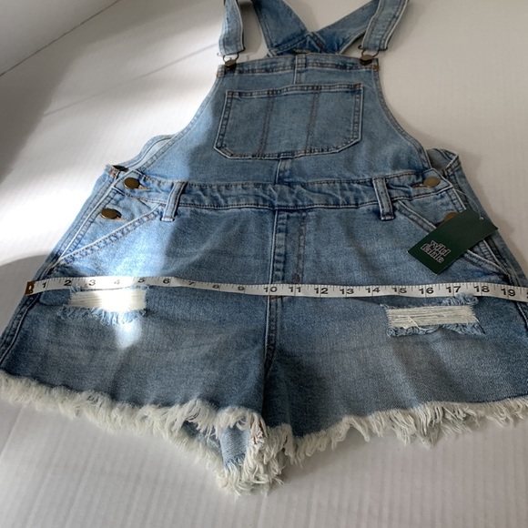 Wild Fable NWT , shortalls/overall shorts , distressed look, size S - Picture 5 of 5